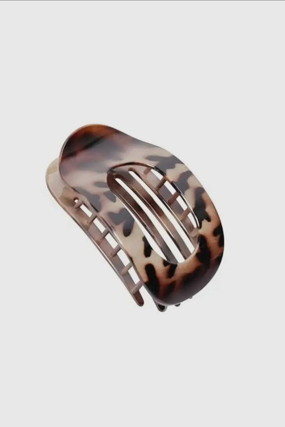 Chic Edge Claw Clip • More Colors